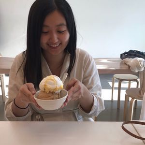 Meet your Posher, Javia